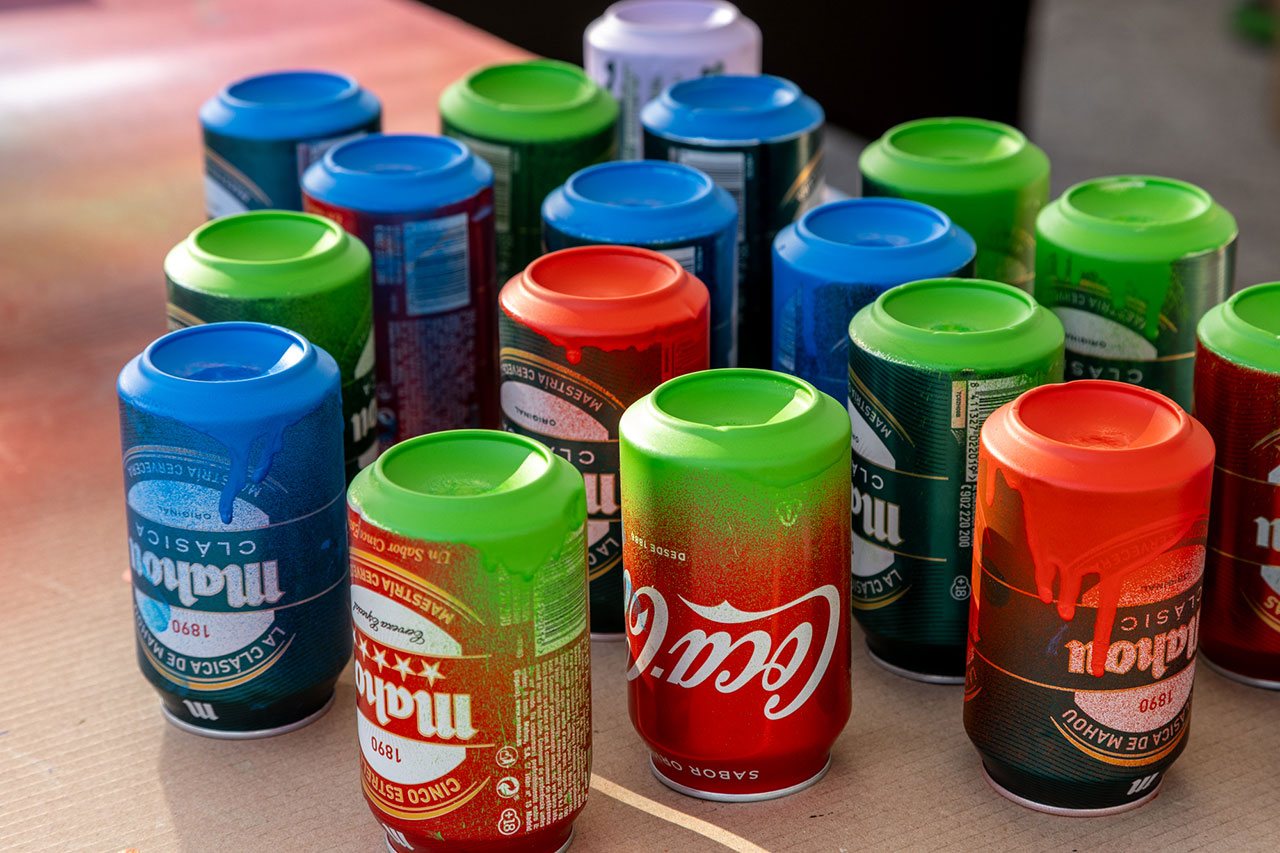 Pixelata, Mural de street art urbano realizado con latas de bebida recicladas en Carabanchel