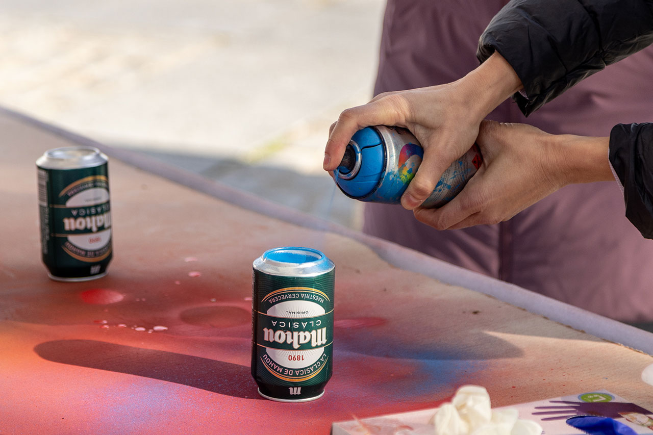 Pixelata, Mural de street art urbano realizado con latas de bebida recicladas en Carabanchel