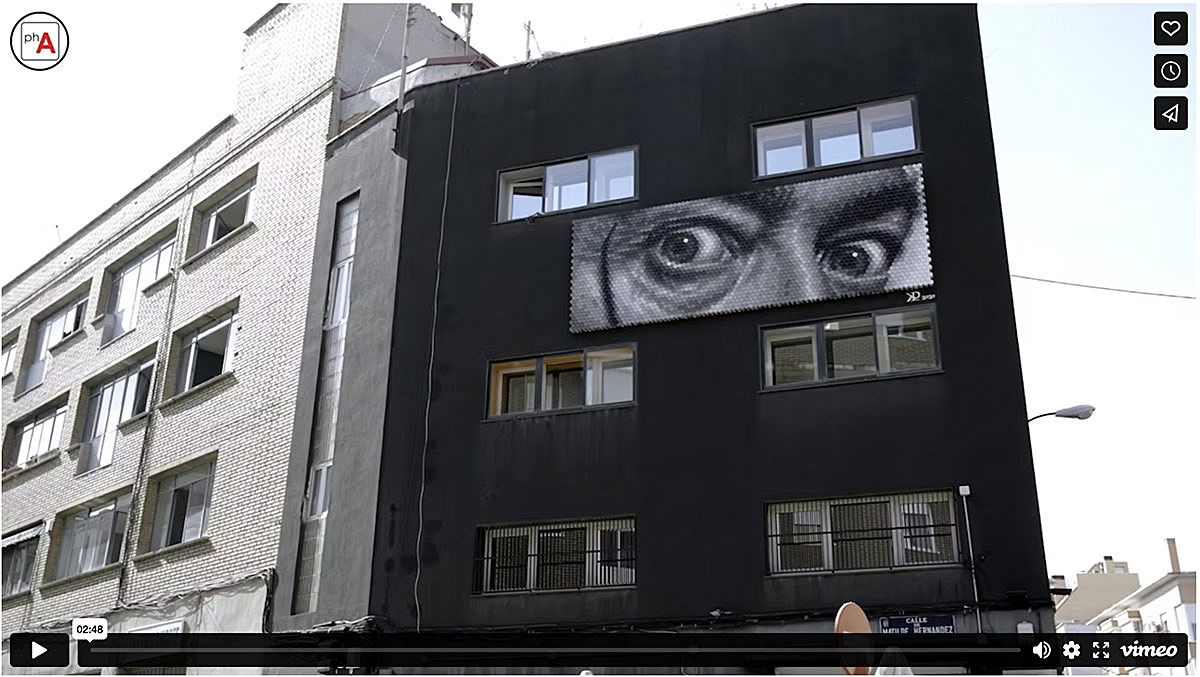 Pixelata, Mural de street art urbano realizado con latas de bebida recicladas en Carabanchel