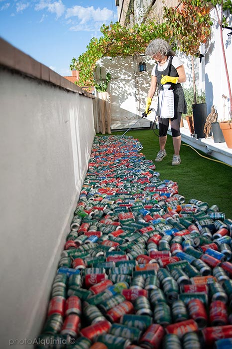 Pixelata, Mural de street art urbano realizado con latas de bebida recicladas en Carabanchel