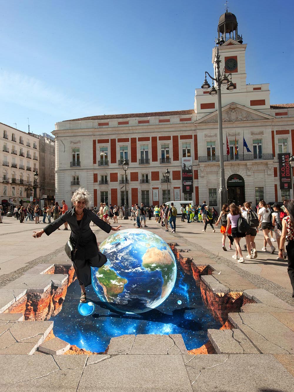 Mural anamorfico 3d realizado por photoAlquimia en Puerta del Sol para Fundacion Canal