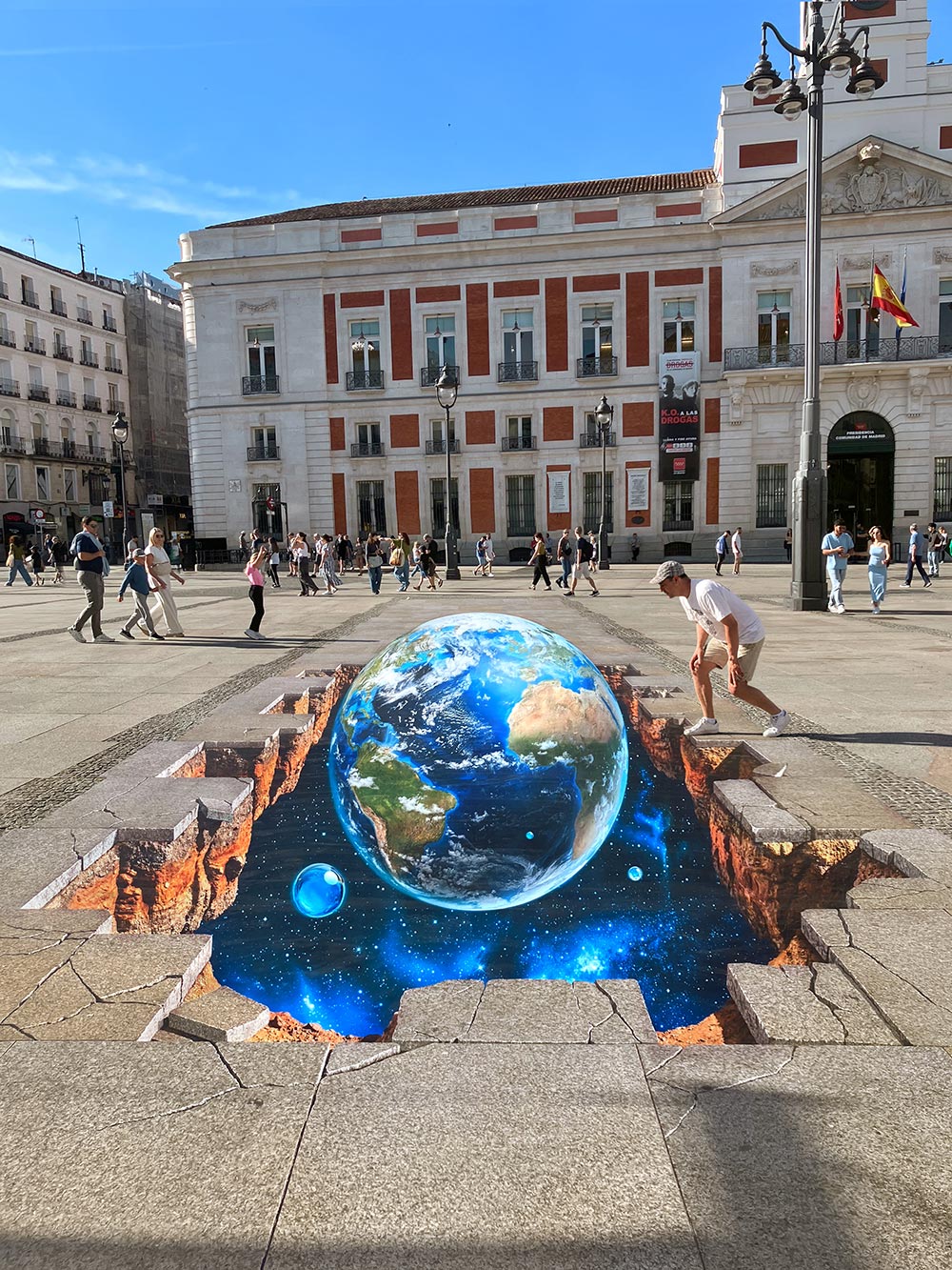 Mural anamorfico 3d realizado por photoAlquimia en Puerta del Sol para Fundacion Canal