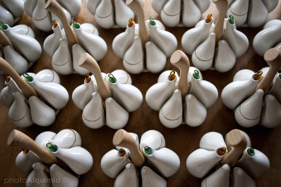 Ajorí, Aceitera de diseño de porcelana con forma de ajo inspirada en la naturaleza
